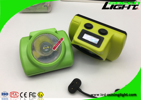 El casco subterráneo impermeable enciende el brillo 13000lux con el cable de la carga por USB