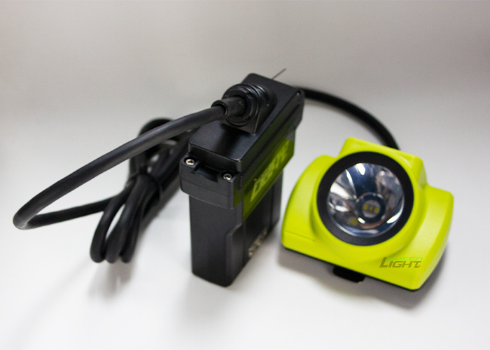 4.07W 14Ah luz de minería LED cableada IP68 resistente al agua 25000lux resistente a impactos lámpara de tapa de minería con pantalla OLED para la mina de oro de carbón